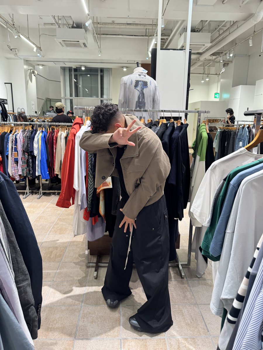 sometimes im serious 😐 sometimes im silly 😝