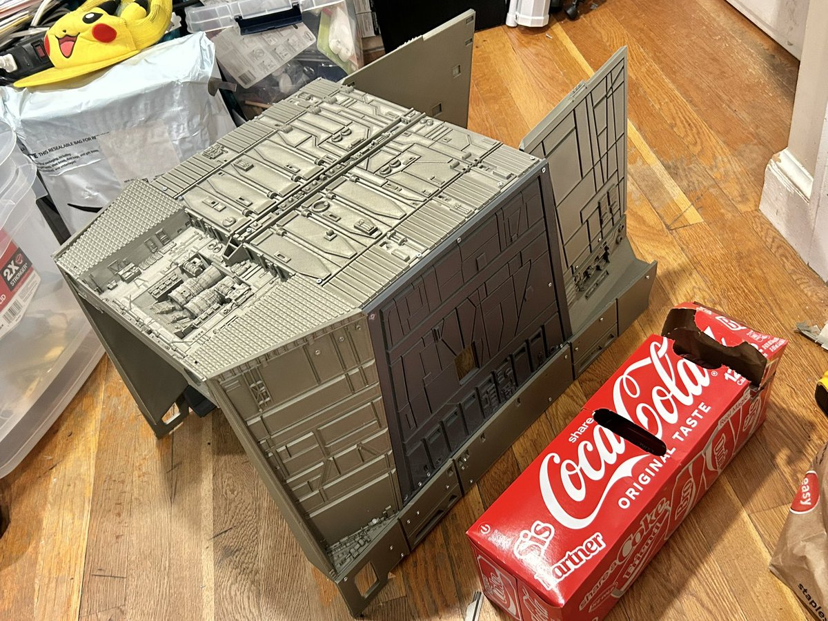 thefrankwu's tweet image. Meanwhile work continues on the Jawa Sandcrawler Doghouse. Modeling and printing panel by panel - would not be possible without new large-scale Prusa 3D printer @BriannaWu got me for Christmas. You can see all the details - and all the defects I'll need to fix eventually.