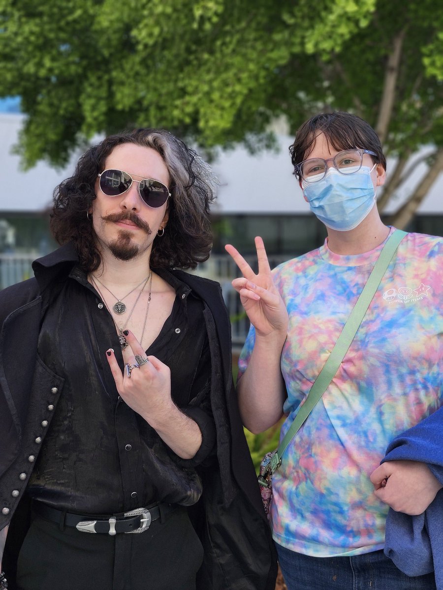 TogeNebula's tweet photo. Offkai has been INSANE meeting people!!! Still very happy I saw @CmndrConnor right when I walked up to get my badge! And multiple times afterwards https://t.co/yJitHIotrd