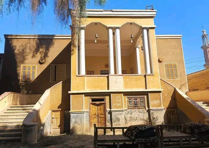 "أنا ودماغي الحوار اليومي المعتاد"
أنا: يلا نبدأ ننجز ونخلص اللي ورايا
دماغي:طب مش نشرب حاجة سخنة الأول؟عشان التركيز يعني 😌
أنا:طيب نشرب يلا نبدأ بقى.
دماغي: طب ما تشوف التليفون 5 دقايق، يمكن في إشعار مهم.
أنا: ماشي 5 دقايق بس!
(بعد ساعتين)
أنا:إيه دااااااااا؟ الوقت رااااح!! 😳