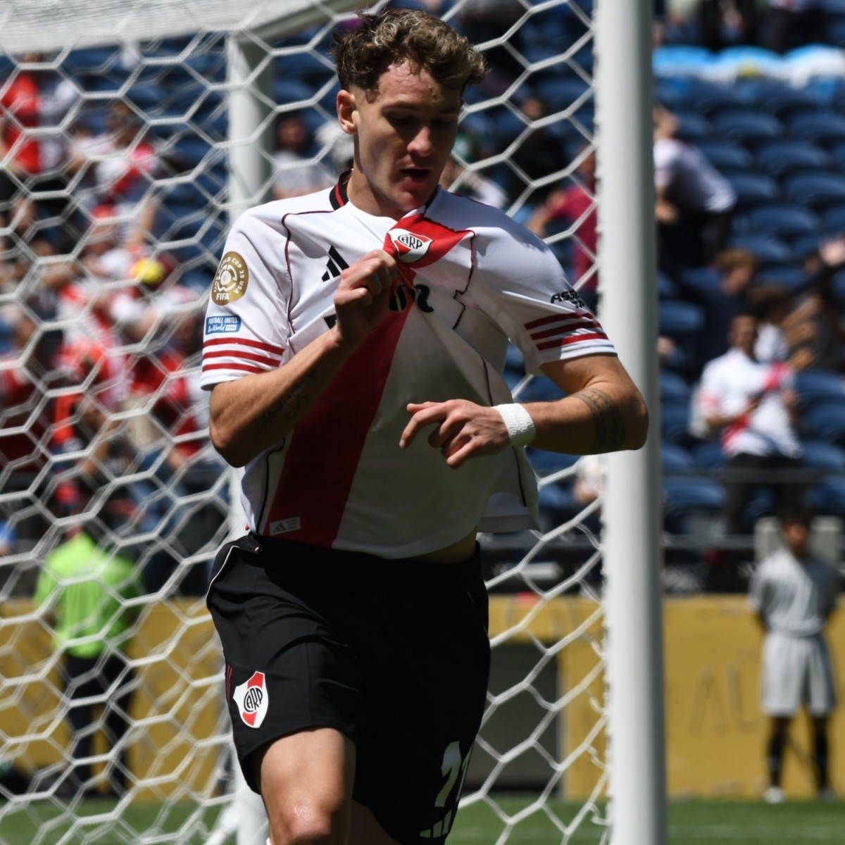 _franco30_'s tweet photo. El único que entiende que está jugando en River y como se tiene que jugar siempre. Perdonalos Colidio https://t.co/bc8G0W9CeG