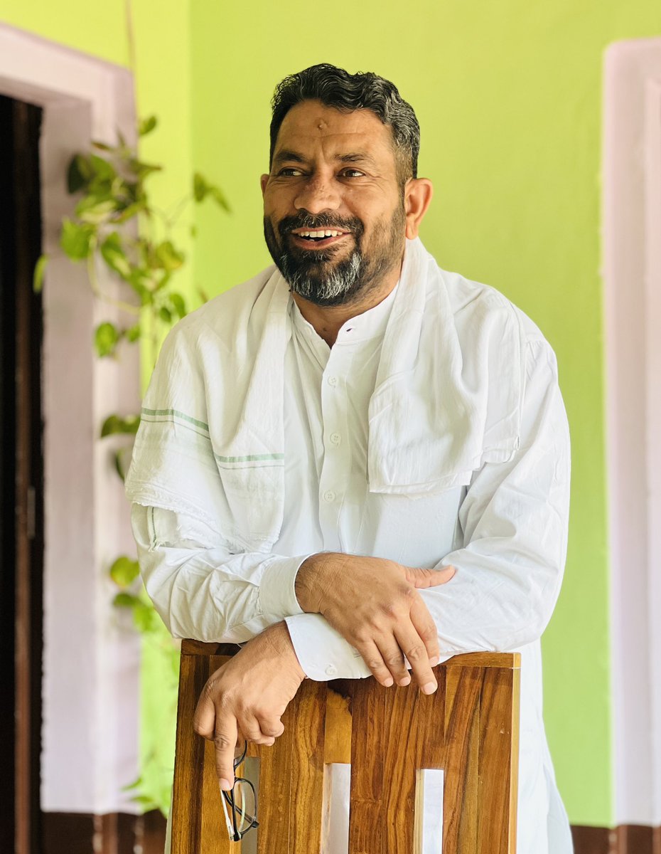 साथियों जीवन के 48 वर्ष पूरे कर लिए हैं जीवन के हर पल को संघर्ष के साथ जिया है हर पल कीमती है इसकी जीवटता को महसूस ही नहीं किया बल्कि सरजीवन करने की कोशिश भी की है लोगों में आस उम्मीद जगाई है और सीधे साधे लोगों को मुख्य धारा में लाने का प्रयास किया है 
बलवान पूनिया मलखेड़ा ।।।