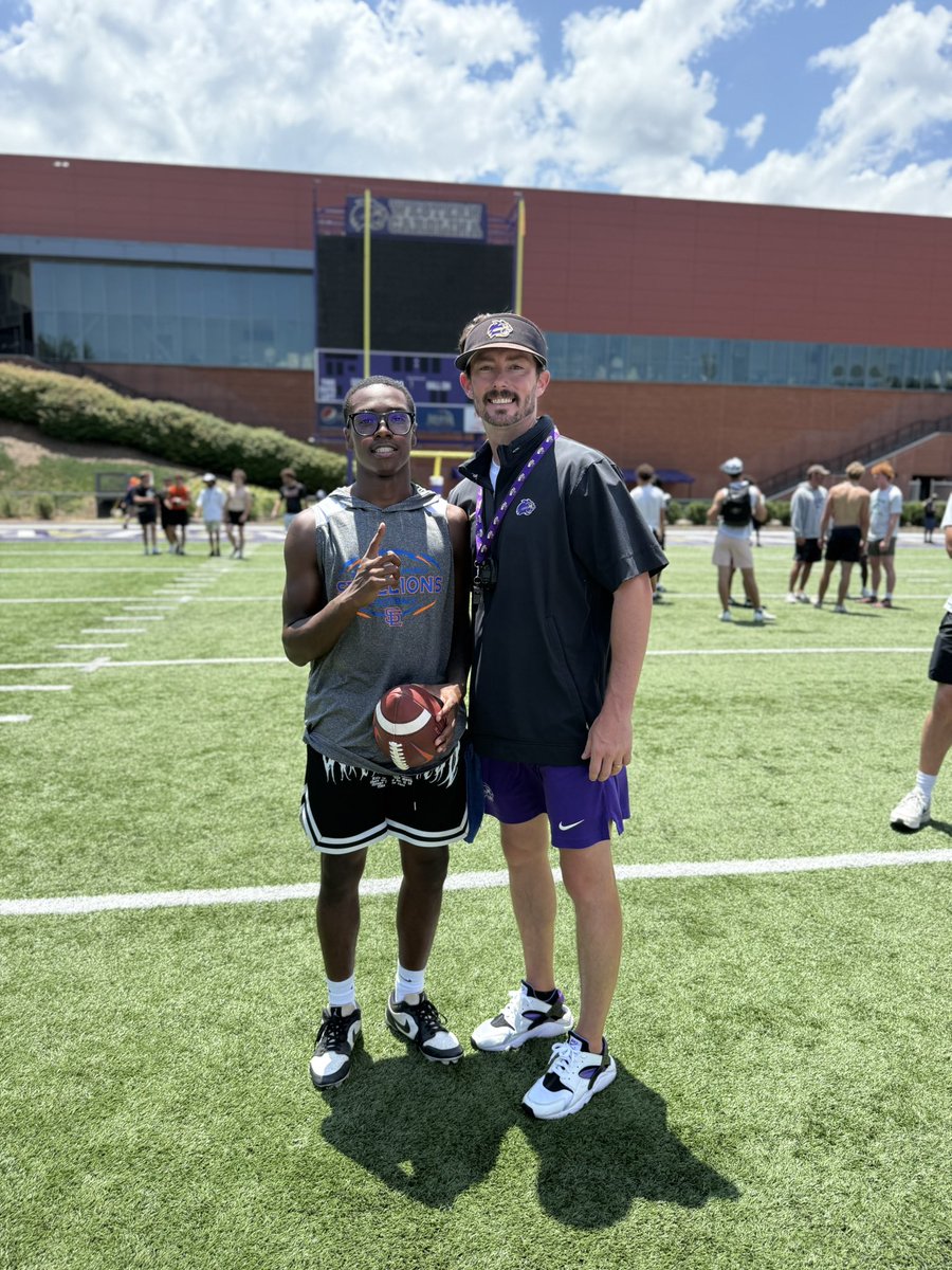 mckinney_j77497's tweet photo. Thank you to @CatamountsFB and @CoachHeadley for the official invite to come out and compete today! Excited for the opportunity to showcase my skills and get better. 💪🏽🏈 #GoCats

@taguilar21 @McculleyCoach @SEHSStallionsFB https://t.co/h1fC41kiGA