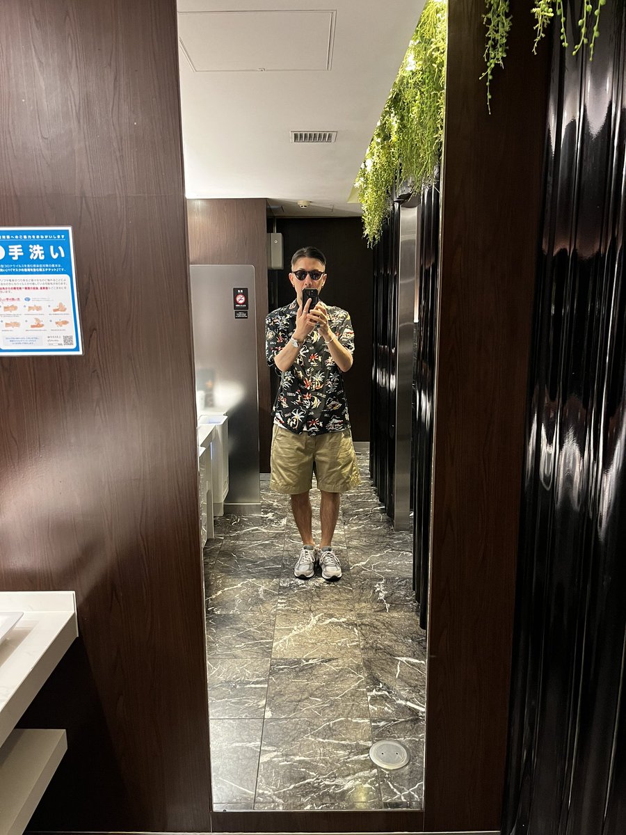 everyday_burger's tweet image. 過去にこの着画を載せたか忘れたから載せます。コナベイのアロハ。コナベイはこの他にも3枚持っているが縮んでしまってもう着られない。

#金子眼鏡
#konabayhawaii
#buzzricksons
#laarvee
#fantasticman
#newbalance