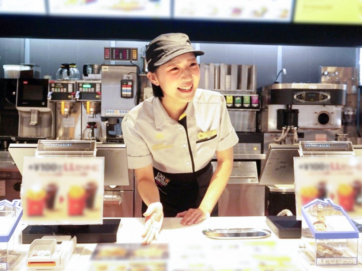 久々にマクドに入ってみたらその接客に驚愕した話。

ファミリー客がガラスドアに向こうに映ったら、入店する「前に」テーブル席をリザーブに。

急ぐ客はカウンターに、ファミリーなどゆっくり選びたい客はセルフオーダーに。誘導するまでもなく動線上に設置。