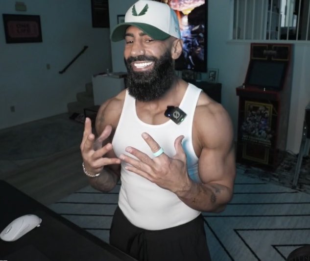Fousey makes his return to streaming after a long hiatus with an INSANE glowup 👀🔥