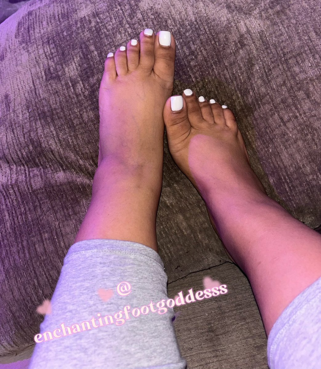 YJade50126's tweet photo. Sexy chubby White toes💋✨Follow me on insta👇🏽💓 #feetworshi̇p #feetfetısh #feet #prettytoes #chubbytoes #footfetısh #feetlovers https://t.co/4dkfbZzOzA