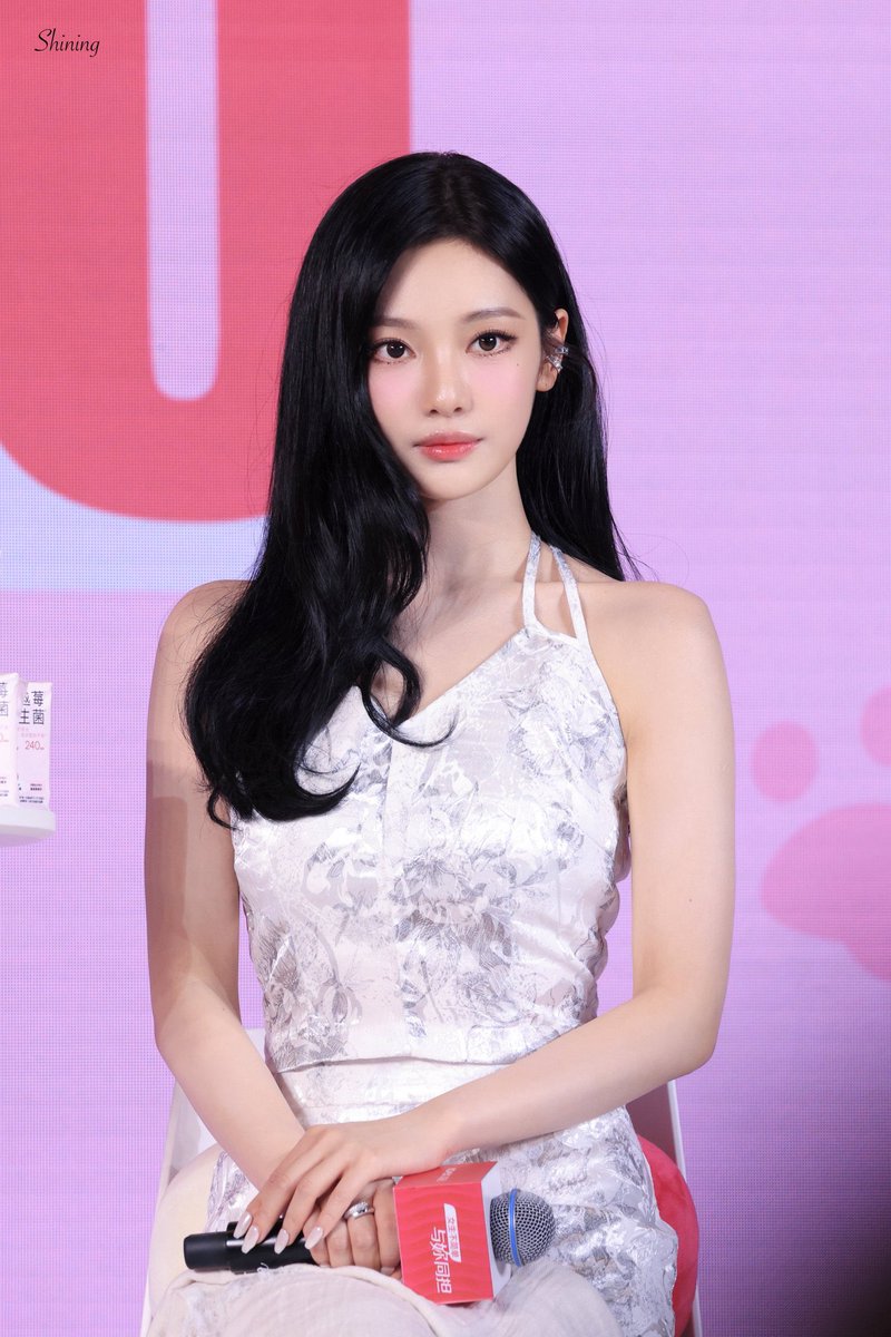 ningyningie's tweet photo. The lights were pink, the love was overflowing, and every smile in the crowd mirrored the joy in the air. This wasn’t just another fanmeeting—it was a celebration of inner beauty, strength, and the power of women supporting women. 💖 https://t.co/7bvh9VXf1k
