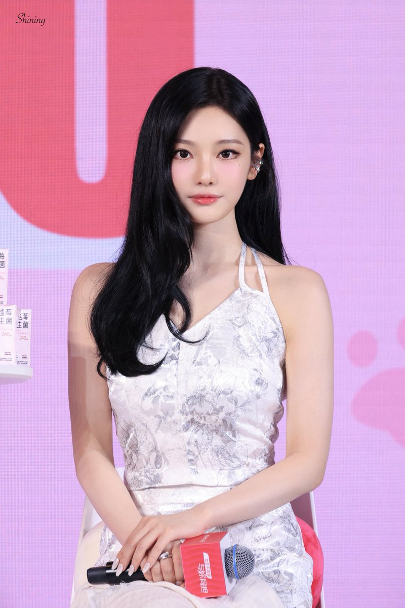 ningyningie's tweet photo. The lights were pink, the love was overflowing, and every smile in the crowd mirrored the joy in the air. This wasn’t just another fanmeeting—it was a celebration of inner beauty, strength, and the power of women supporting women. 💖 https://t.co/7bvh9VXf1k