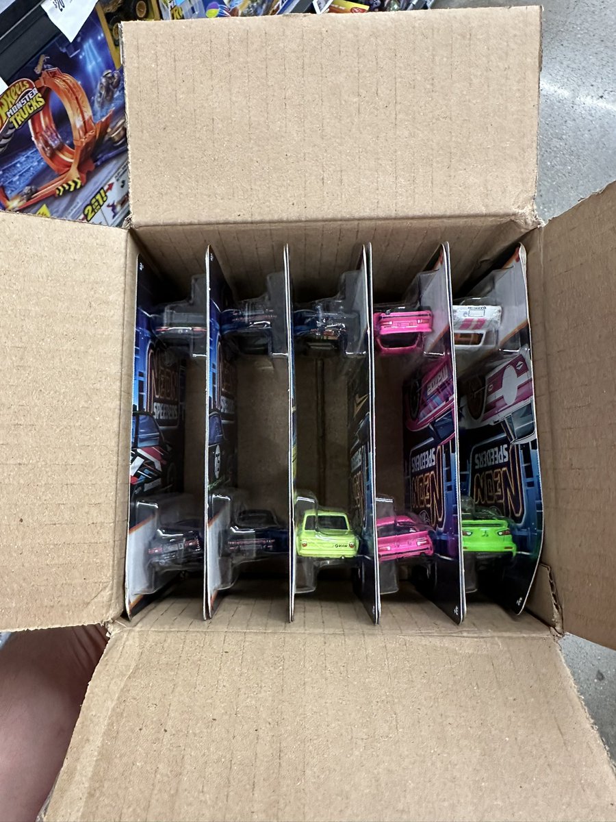 DiecastHype's tweet image. I finally broke down and grabbed some Neon Speeder Preludes…

#HotWheels #Honda #Prelude