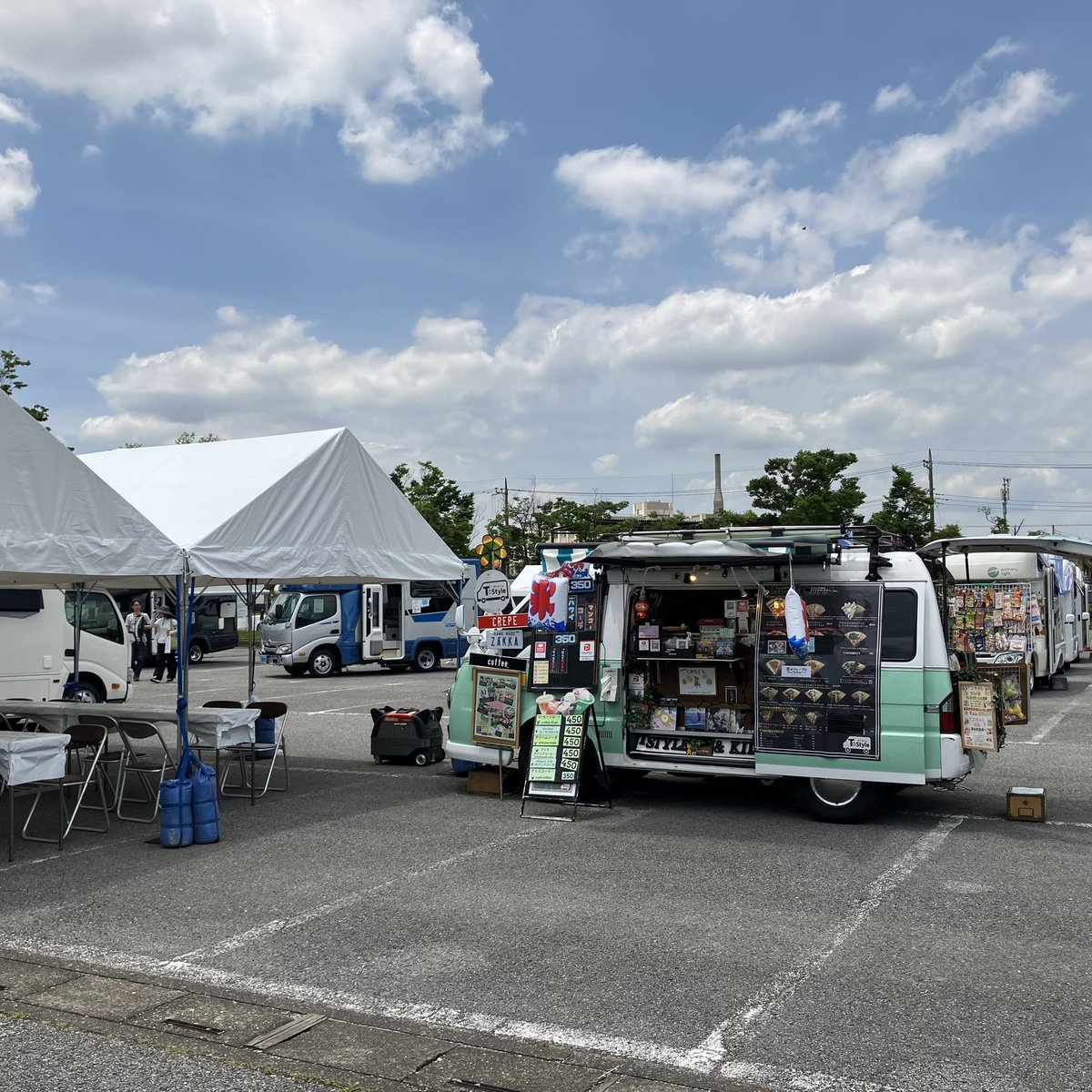 mobile_papa's tweet photo. 昨日はキャンピングカーショーで、今日は新小岩駅前で2日連続で溶けてますぅ〜😭キッチンカーズには辛い季節がやってきましたぁ〜😭みなさん！くれぐれもお身体ご自愛の程
お仕事適当健康一番で行きましょう https://t.co/8BKTgLonNi