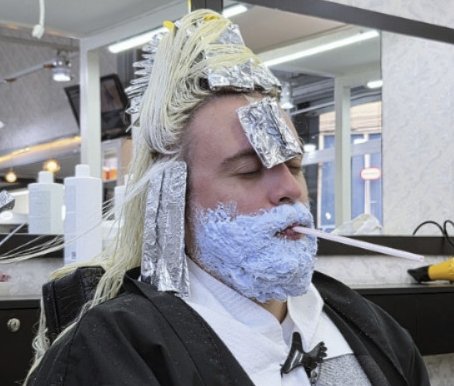 Estão a circular imagens do que aparenta ser o Ayatola Komeini a receber algum tipo de tratamento hospitalar ainda não identificado, após o ataque de Donald Trump.

Todas as informações são bem-vindas neste momento critico da história.