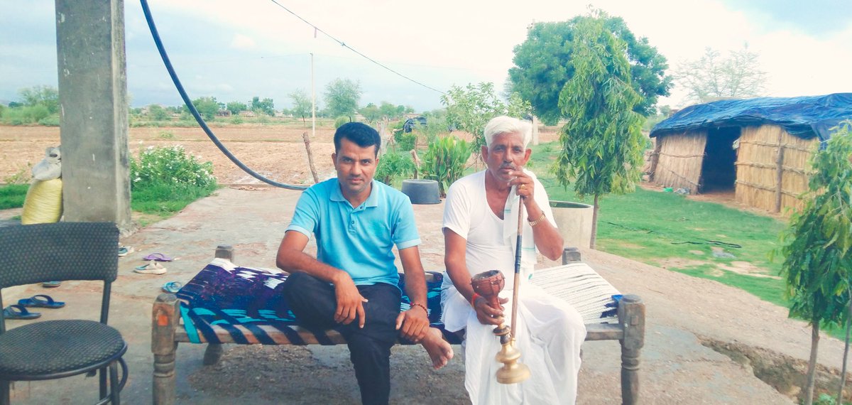 Ramdhan_Aajad's tweet photo. जाया ना कर अपने अल्फ़ाज़ हर किसी के लिए!
बस ख़ामोश रह कर देख तुझे समझता कौन है।।

माँ-बाप की कदर करो,, अपनी जिंदगी के भगवान यही हैं @Ramdhan_Aajad 👈 https://t.co/y3qq5syAva