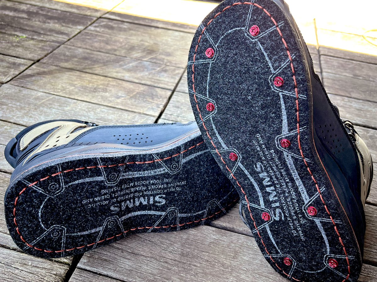 Mt_wakasagi's tweet image. ウェーディングシューズの在庫を減らしていきたいんだけどスタッド打ってから使う

#SIMMS