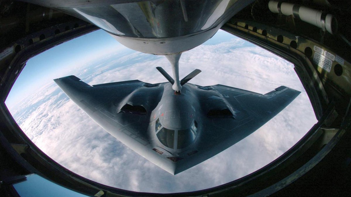 perrodista's tweet photo. 5. Bombardeos a Instalaciones Nucleares en Irán
2025 
Presidente a cargo: Donald Trump (Según la información de contexto actual)
Fordow, Natanz e Isfahán (Irán)
Incidente: Bombardeos aéreos directos a instalaciones nucleares iraníes.
Víctimas: Noticia en desarrollo.
Consecuencias: Escalada masiva del conflicto en Oriente Medio, con repercusiones regionales e internacionales impredecibles.
Condena internacional por los ataques a centrales nucleares y preocupación por la violación del derecho internacional, aumentando la inestabilidad global.