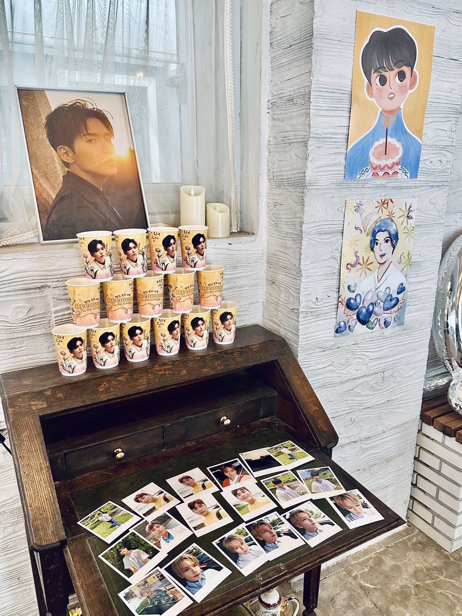 려욱 생카 마지막날 오픈했습니다!
오늘 방문하시는 분들께는 디피되어있는 폴라로이드 같이 제공해드리고 있어요😄
마지막날까지 많이 와주세요💚

🌞 6/20~22
🍀 12:30 PM - 6:30 PM
🦒 카페보니
🌈 마포구 합정동 363-29 1층

#SunshineRyeowook
#햇살_속의_려욱
#RYEOWOOK #려욱 #リョウク #厉旭