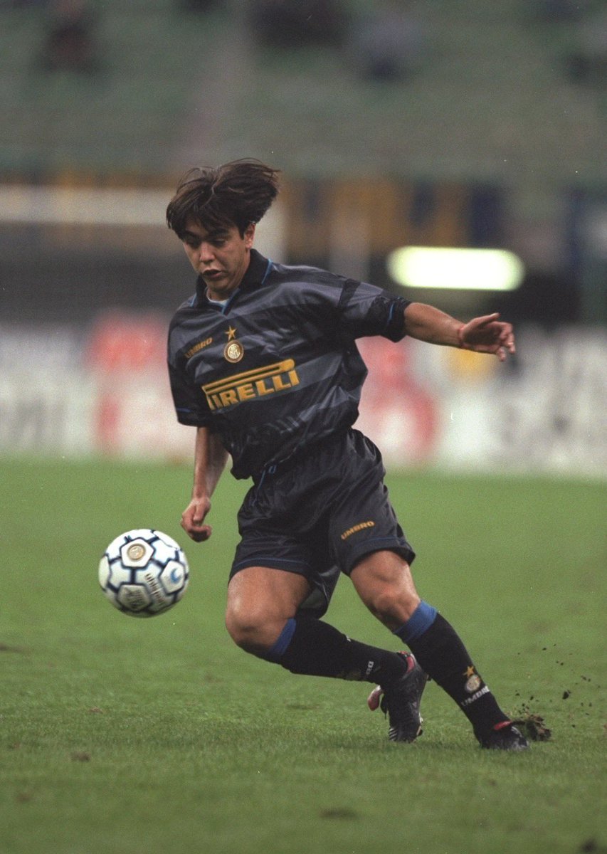 rmnbsnts's tweet photo. @SerieA_Lawas Andalan saat freekick https://t.co/T6Q1uYZsgL