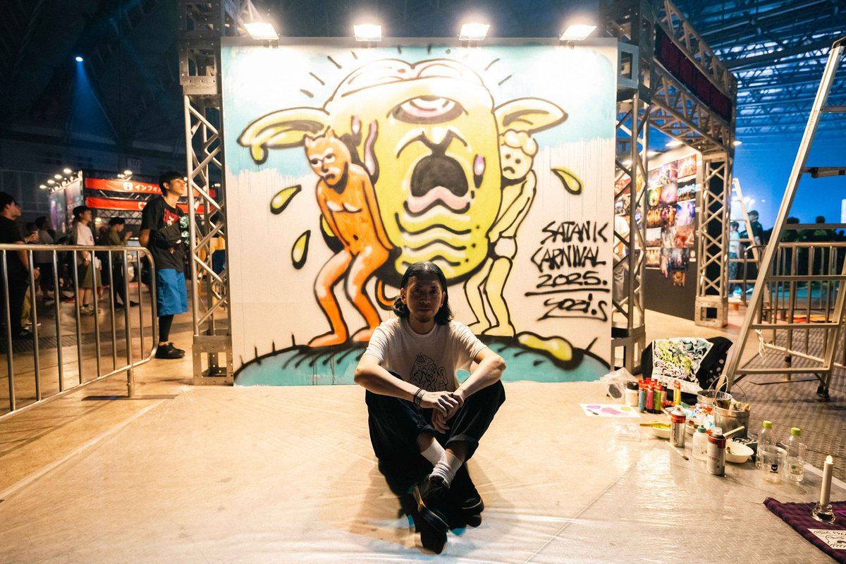 YOZI SHIMODA (@inc_yozi) on Twitter photo SATANIC CARNIVAL 2025
YOZI SHIMODA live paint.
photo:yuta kato
<a href="/SATANIC_ENT/">SATANIC ENT.</a>
<a href="/pizza_of_death/">PIZZA OF DEATH</a>
ペイントの一部始終をInstagramで4分のリールに凝縮しました。興味ある方はドウゾ
instagram.com/p/DLJeZPkSku6/… SATANIC CARNIVAL 2025
YOZI SHIMODA live paint.
photo:yuta kato
<a href="/SATANIC_ENT/">SATANIC ENT.</a>
<a href="/pizza_of_death/">PIZZA OF DEATH</a>
ペイントの一部始終をInstagramで4分のリールに凝縮しました。興味ある方はドウゾ
instagram.com/p/DLJeZPkSku6/…