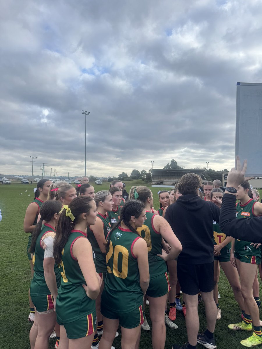 QUARTER TIME | We hold the early lead through a Georgia McIntee goal.

Ava Read has won a bucket load of the ball in defence.

TASMANIA 1.0.6 v SANDRINGHAM 0.1.1