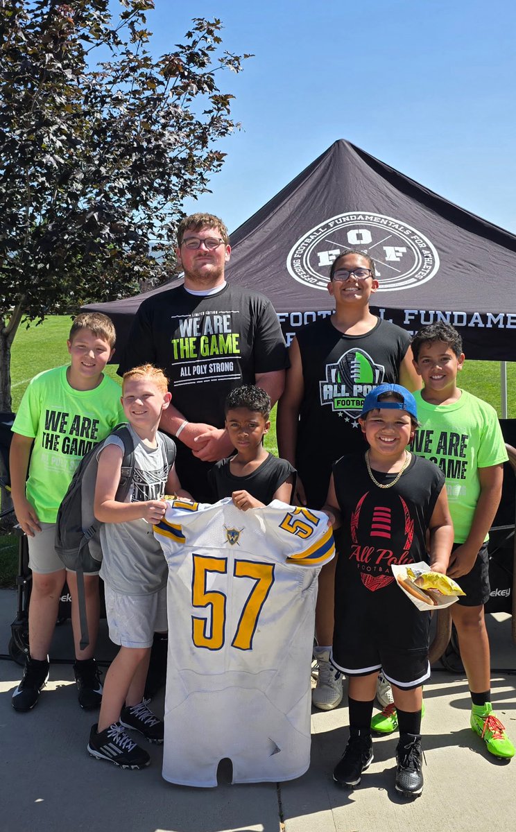 Shaneaj45's tweet image. Thank you @All_Poly_Sports for the camp and the amazing time! Won MVP for OLine.@HC_Rozy @TvilleFB @Tville_teams @BrandonHuffman @Andy_Pham1 @BlairAngulo @OFFA_Academy @bcavi68 @CoachKofe @frontfiveOL @SlingintheP @TheUCReport @PrepRedzoneUT