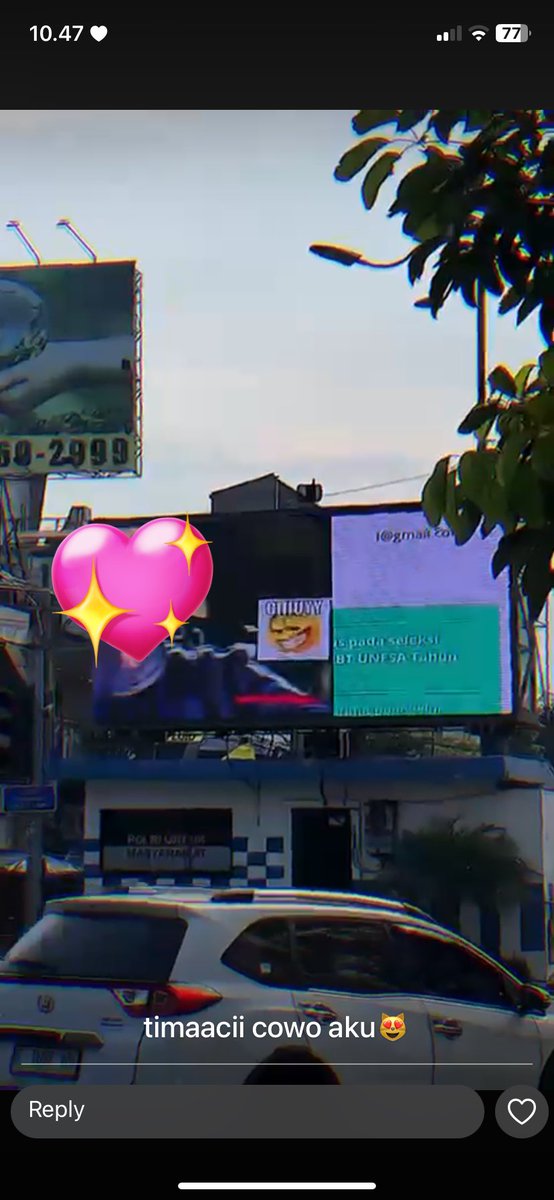 temenku lolos unesa mandiri, pacarnya langsung pajang fotonya di videotron deket tp kemarin😭😭 lucu bgt