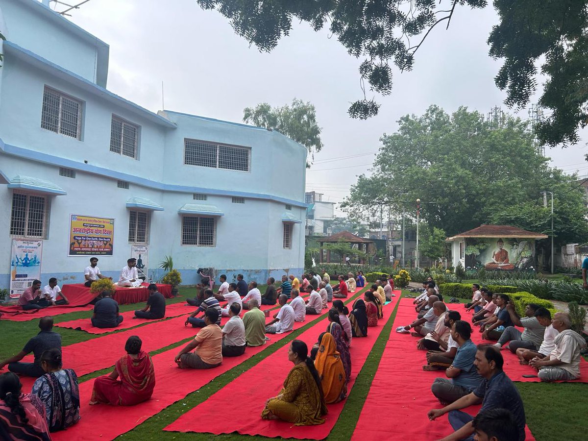 DEFCCOfficial's tweet photo. कल भोजपुर वन प्रमंडल के विभिन्न वन प्रक्षेत्रों में अंतरराष्ट्रीय योग दिवस का उत्साहपूर्वक आयोजन किया गया।
प्रकृति की गोद में योग कर स्वस्थ तन, संतुलित मन का संदेश दिया गया।
#InternationalYogaDay2025 #HaritYoga #YogaForNature #BiharForest https://t.co/eR6nL3e6jc