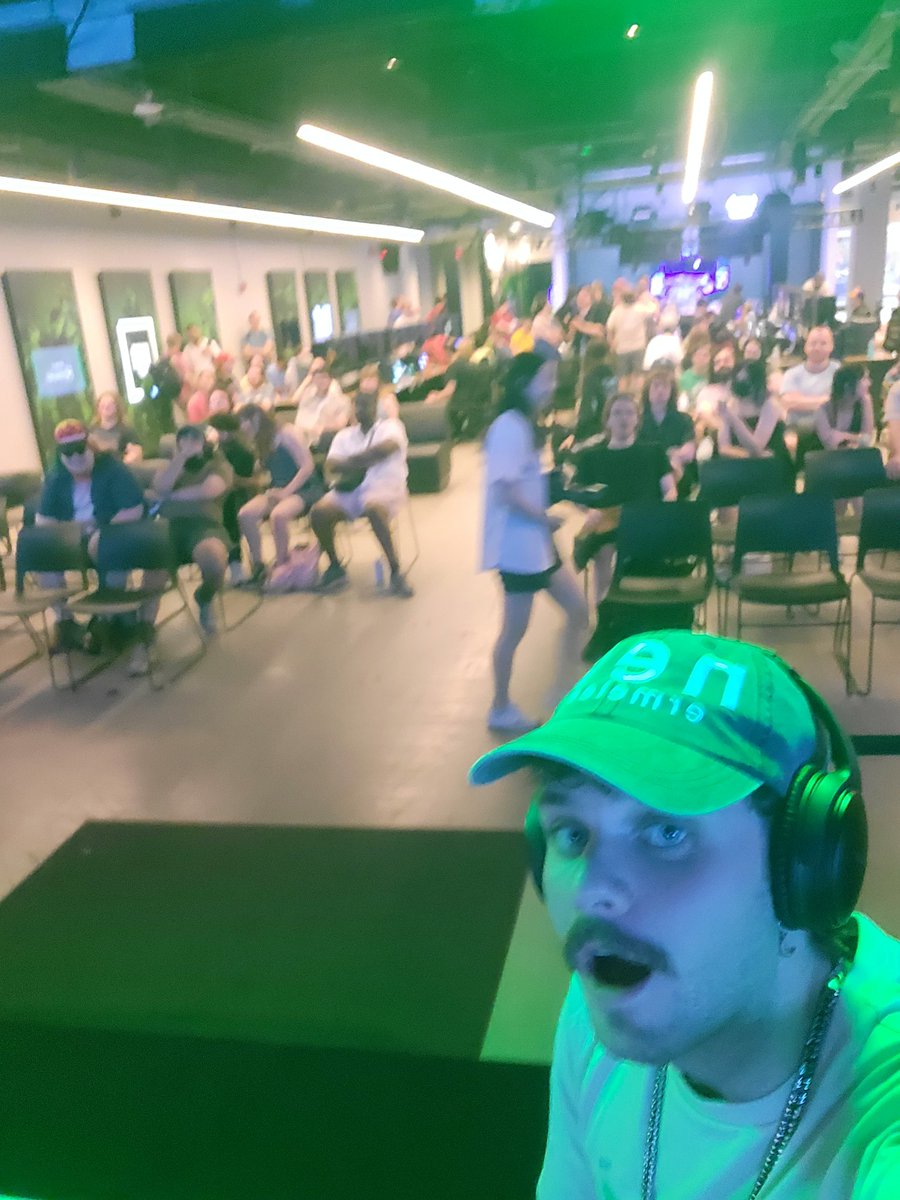 StefanoBWVO's tweet image. Also shoutouts stadium thank you for letting me take a stage selfie mid set