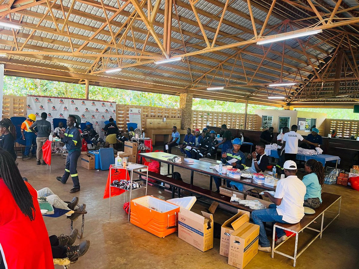 TeamNbbUbts's tweet photo. Roofings Uganda saving lives through blood donation drive at their Namanve site.
#FightBloodScarcity https://t.co/joG5WL3UMC