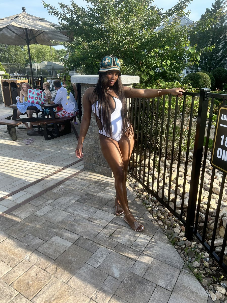 MiaMya____'s tweet photo. I know all these H*** BE fanned out.😊 https://t.co/Id6Tnyx91h