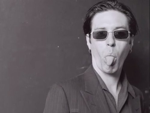 vanleeuwensnut's tweet photo. @twinks4grohl me before u sit on my face https://t.co/jN4Uzu5ljz