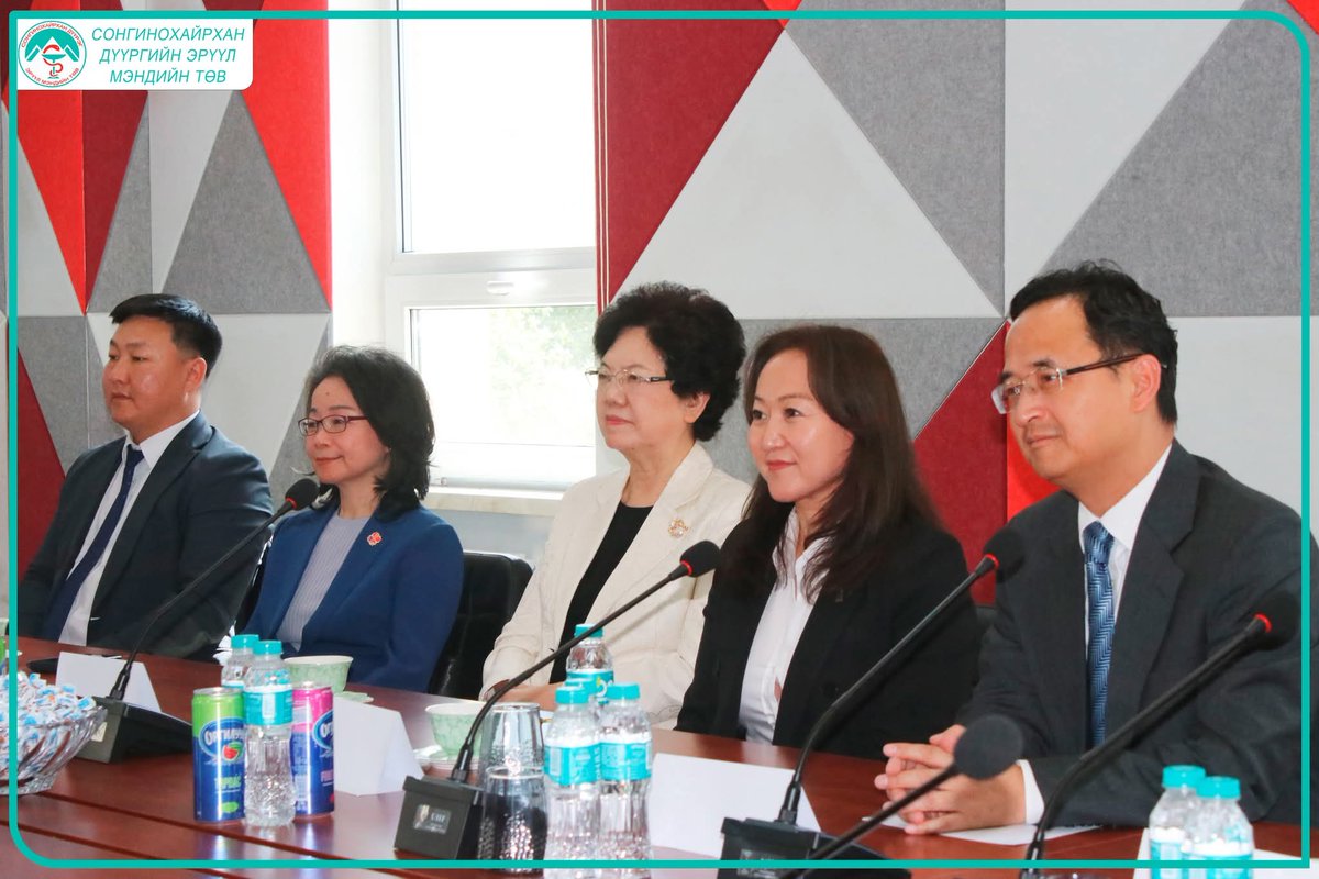 Хятадын "Сун Чин Лин" сангаас Улаанбаатар хотын гурван эмнэлэгт 1.56 сая юанийн өртөг бүхий рентген аппарат хандивлалаа. Энэ нь ард иргэдийн амьдралд бодит үр өгөөжөө өгөх юм.🏥
facebook.com/share/p/1AdMjX…