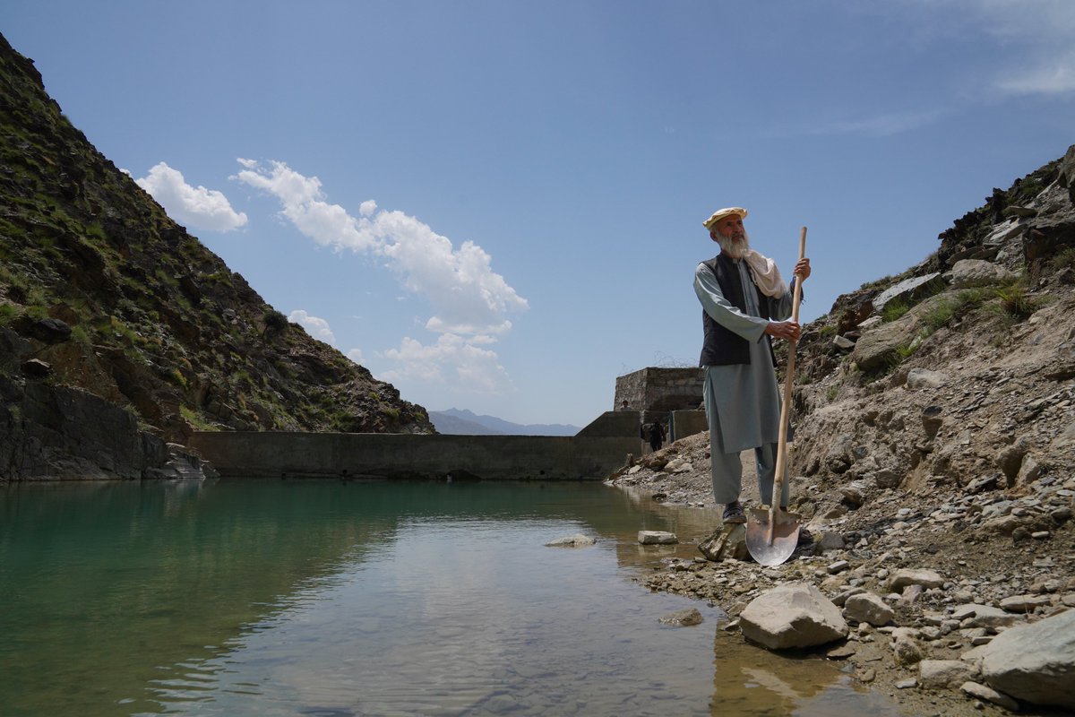 FAOAfghanistan's tweet photo. 📷 Improving watershed management in Sarkani Canals, Kunar
With support from @SaudiFund_Dev, @isdb_group & @OIC_OCI via #AHTF, @FAO built check dams & ponds, which help communities harvest rain & floodwater, reduce floods, support farming & livestock.
🔗 https://t.co/OwWhorhV1d https://t.co/yFNbjccPHL