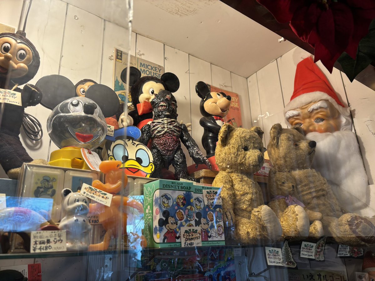 即売会　ご報告です！

7/19 7/20 
二日間　行う事が決定いたしました！

新規の方々、一般の方々の時間も設けますので是非お越し頂ければと思います！

宜しくお願い致します。

写真はMERRYART GALLALY様に隣接しています
<a href="/funfunfunroom/">MAY'S FUNFUNFUN ROOM</a> と北原照久先生<a href="/toysclub/">北原照久</a> 
のCHRISTMASTOYS 様です。