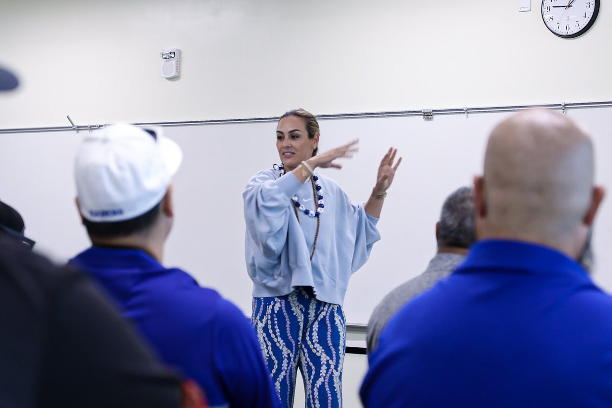 Thank you to Kahala Kabalis from Coach Talks for her presentation at the 9th Annual Maui High Coaches Conference!