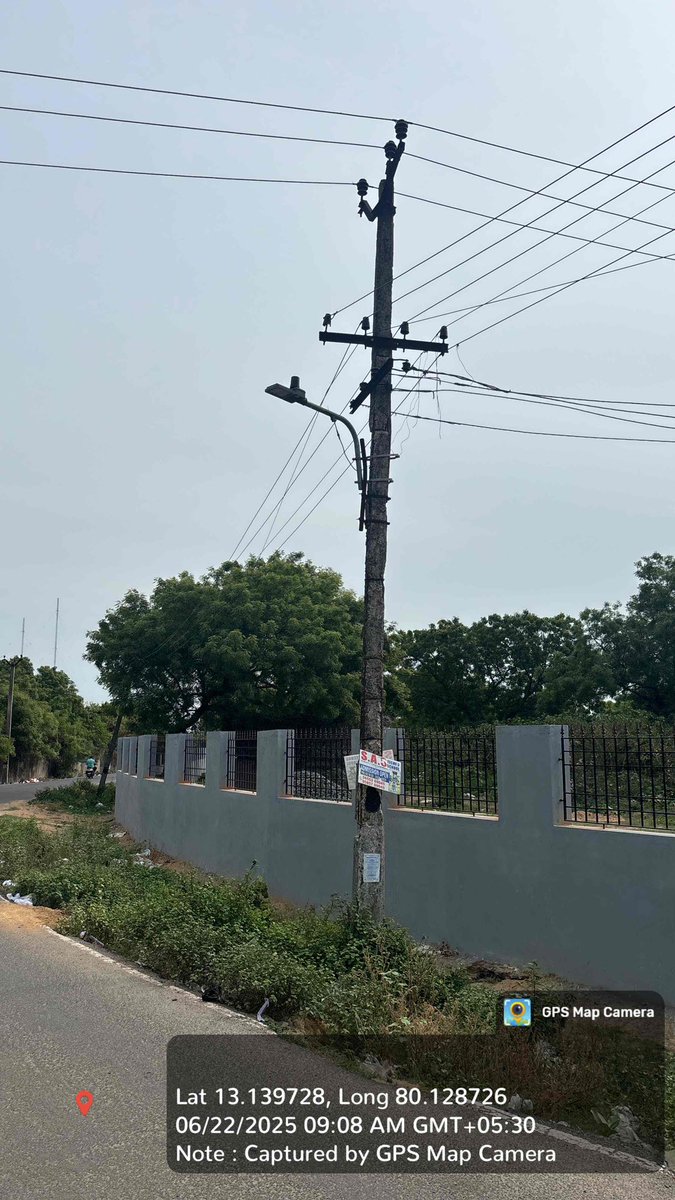 2kamesh's tweet photo. @TANGEDCO_Offcl please change this pole before incident occurs. Location: near SAS school Thirumullaivoyal https://t.co/wpObiUt4FR