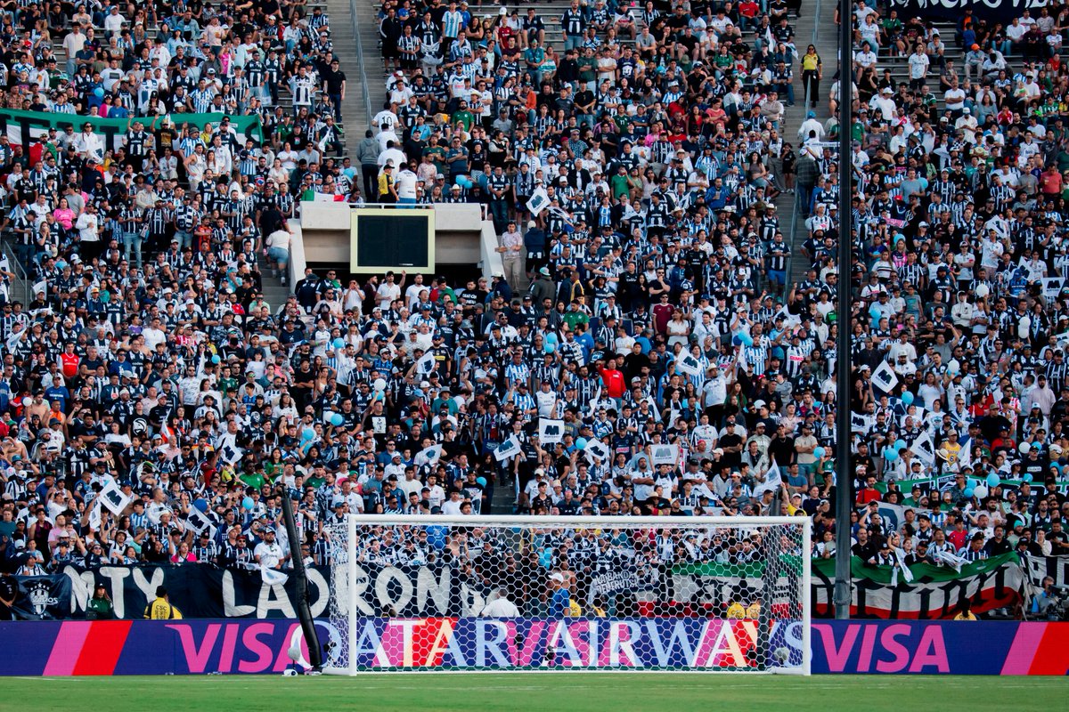Rayados's tweet photo. La #1 en Nuevo León. La #1 en México. La #1 de Los Ángeles.💙🤍

¡Gracias, Afición, por tu espectacular apoyo de hoy en el Rose Bowl!🔥🏟️ #MonterreyAnteElMundo @FIFACWC https://t.co/uNWyo175ry
