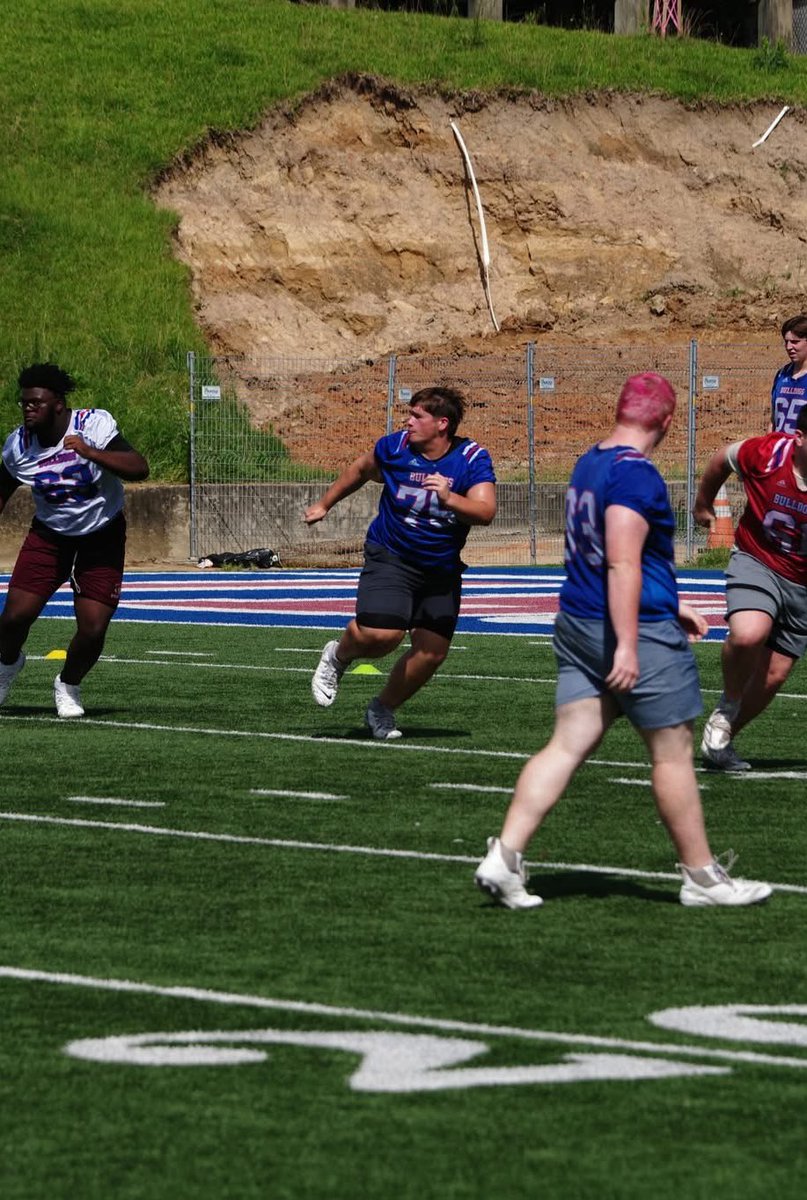 i_wallace72's tweet image. Blessed to be apart of the @LATechFB camp this morning with @HunterDavis53
#Louisiana #OLine #Grind #FootBall
@jeritroser @samspiegs @4thqtmentality @MikeCoppage1 @RoyThompsonFB @rivalswoody @gridironfootbal @MarcusRandall19 @AndyBryson225 @CoachBradSmiley @JeremyO_Johnson…
