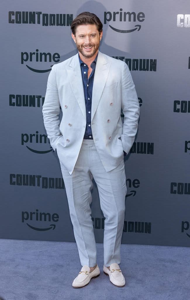 paperplayp63831's tweet photo. Jensen Ackles brought sharp sophistication to the Countdown premiere in L.A., commanding attention in a tailored pastel Gucci suit that redefined modern masculine elegance. https://t.co/xviSr45zta