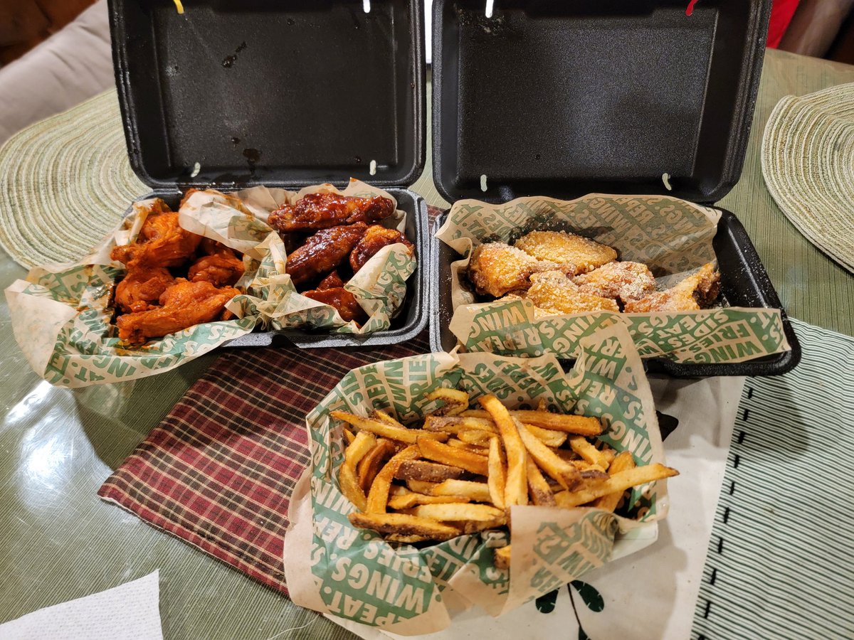 kingdaddydong's tweet photo. @wingstop Had an issue with a missing item from a recent order. Reached out through the contact us page but got no email response.  Just want a refund for an item I never received. Thanks. https://t.co/5IV073zUGx