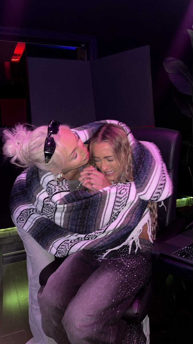 BREEMOON's tweet photo. photodump for my sisters birthday <3 https://t.co/EsiHnN0jMr