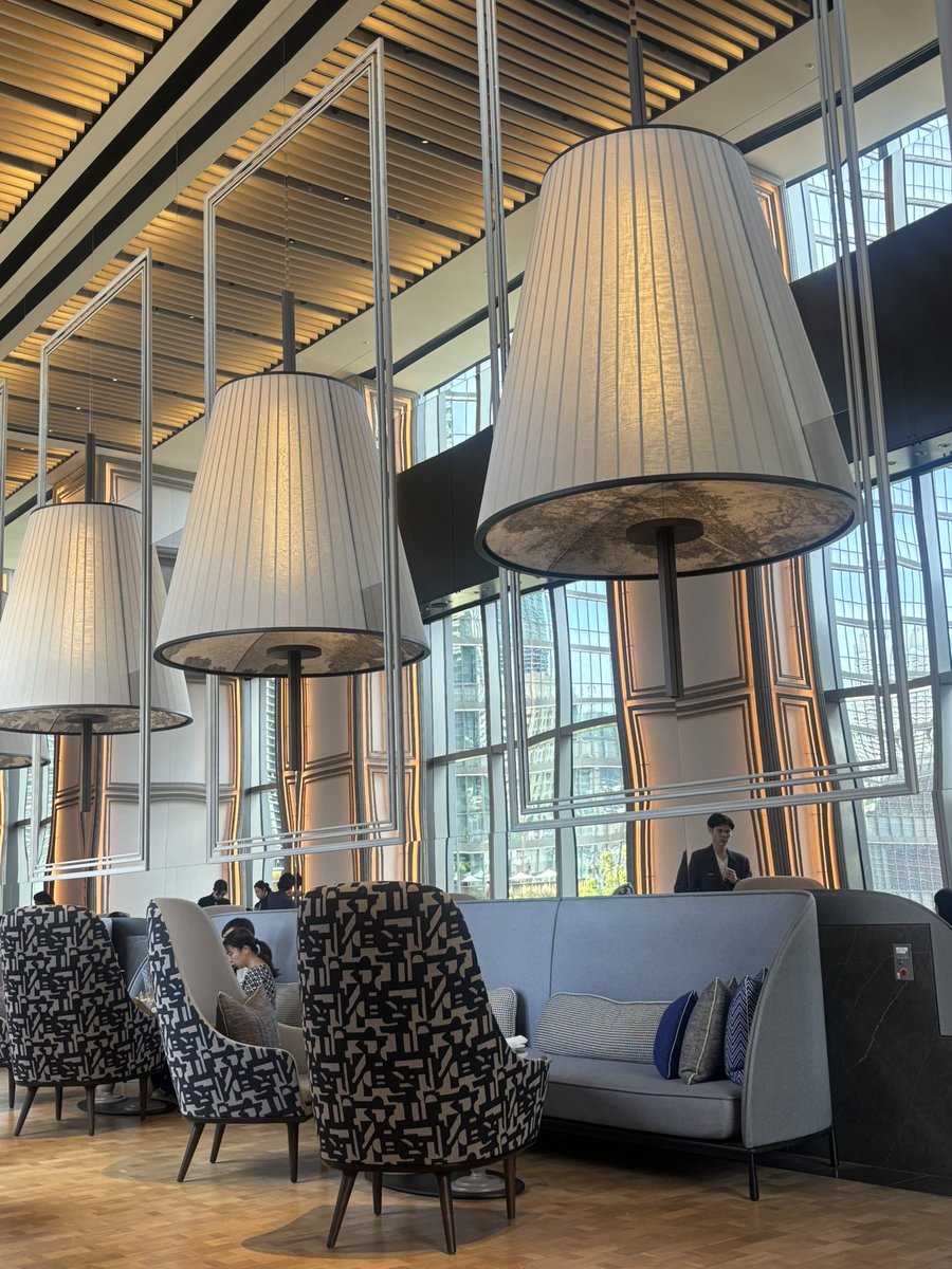 yuyu47810367184's tweet image. 先日、姉に誘ってもらって麻布台のJanuに行ってきました☕️天井高くて東京タワーも眺められる空間が素敵！紅茶やスコーンはリピートはないかも、、(小声)でもやっぱり空間が作りが素敵でそれでもまた行きたーい！！