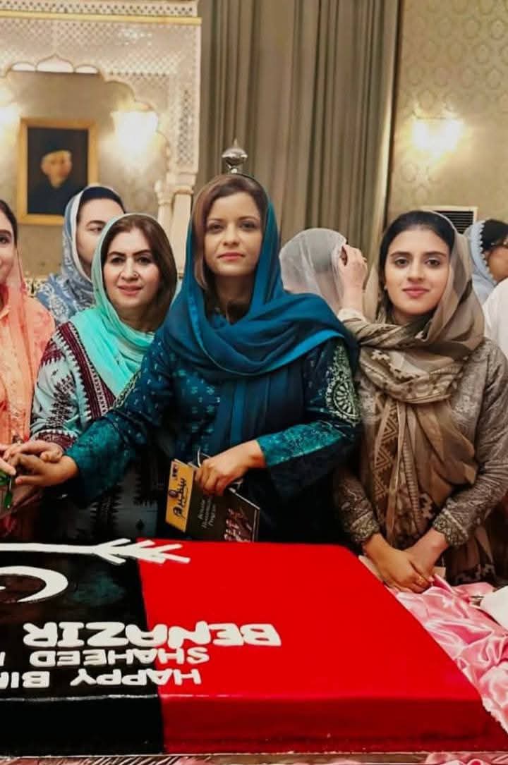 Shoaib Baloch (@nawabshoai75760) on Twitter photo Senior parliamentarian MNA Dr <a href="/ShahNafisa/">Nafisa Shah</a> cutting a cake at Aiwan-e-Sadr to mark the birth anniversary of Shaheed Mohtarma Benazir Bhutto
<a href="/BBhuttoZardari/">BilawalBhuttoZardari</a> <a href="/AseefaBZ/">Aseefa B Zardari</a>
#SalaamShaheedBenaIr Senior parliamentarian MNA Dr <a href="/ShahNafisa/">Nafisa Shah</a> cutting a cake at Aiwan-e-Sadr to mark the birth anniversary of Shaheed Mohtarma Benazir Bhutto
<a href="/BBhuttoZardari/">BilawalBhuttoZardari</a> <a href="/AseefaBZ/">Aseefa B Zardari</a>
#SalaamShaheedBenaIr