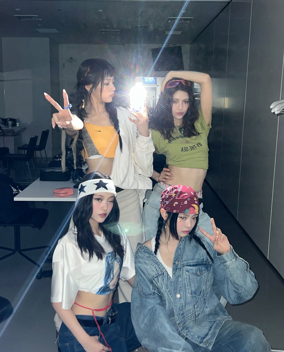 240622 With Music 番協　

バニキャン前に生で見れて最高だった😭
イヤモニとかもつけてないから声が直接届くし、撮影時間1時間もあったし、ファンサもらい放題だし、、、感想書き出したら止まらんw
今でも鮮明に全部覚えてる、人生最初で最後であろう番協楽しすぎたなぁ。