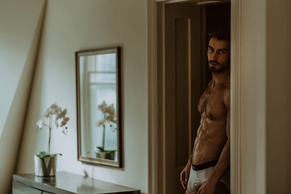 yourbriefrelief's tweet photo. 🔥🔥🔥 Craig Marks in Tom Ford briefs by 📸 Olter Ego Studios. https://t.co/zcBJH4FYsu