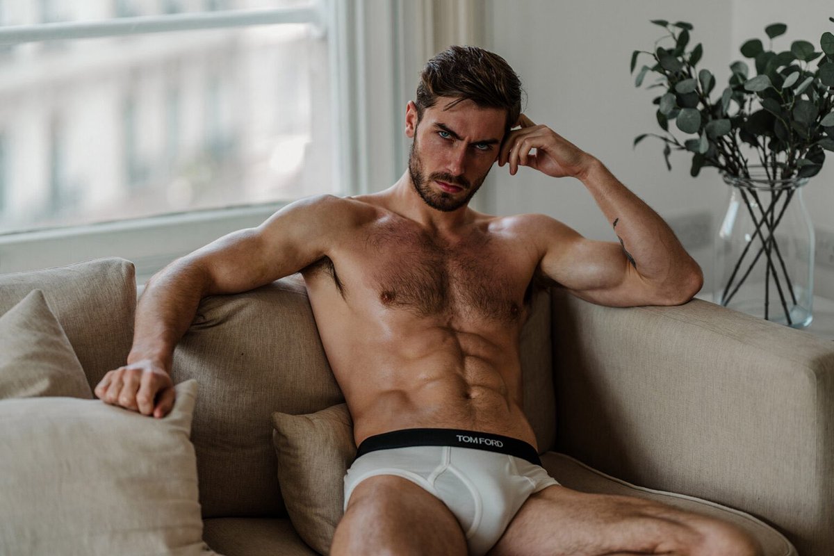 yourbriefrelief's tweet photo. 🔥🔥🔥 Craig Marks in Tom Ford briefs by 📸 Olter Ego Studios. https://t.co/zcBJH4FYsu