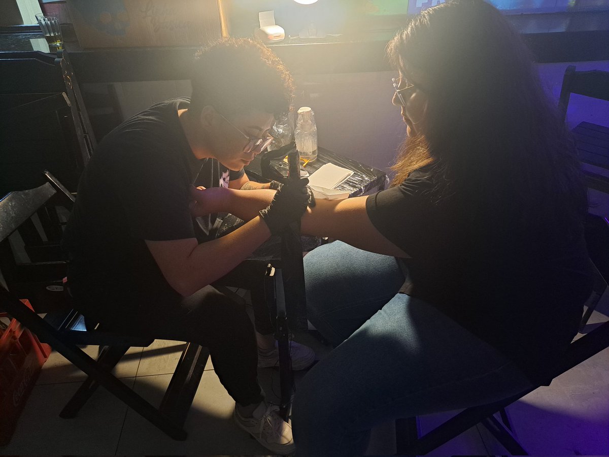 Tauts_'s tweet photo. Saí pra tomar um drink em SP e voltei pra casa com uma tatuagem da Rita Lee https://t.co/yJyex3sQAD