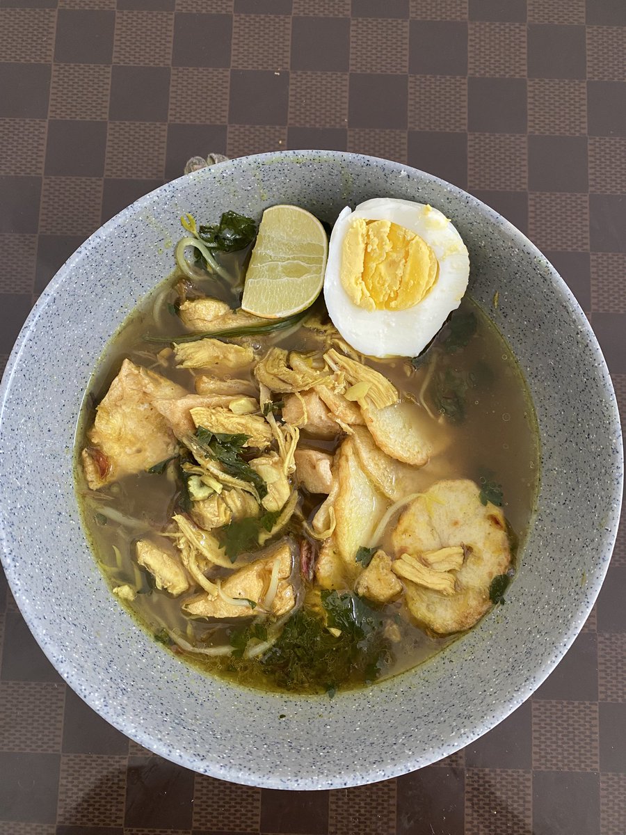 pktrii's tweet photo. Recap bekal minggu ini #timbekal cuma 2 hari selebihnya dapat makan tempat gawe krn banyak kerjaan , sekalian #masakhariini soto ayam ala2 😅 https://t.co/jLiICA0rQ9