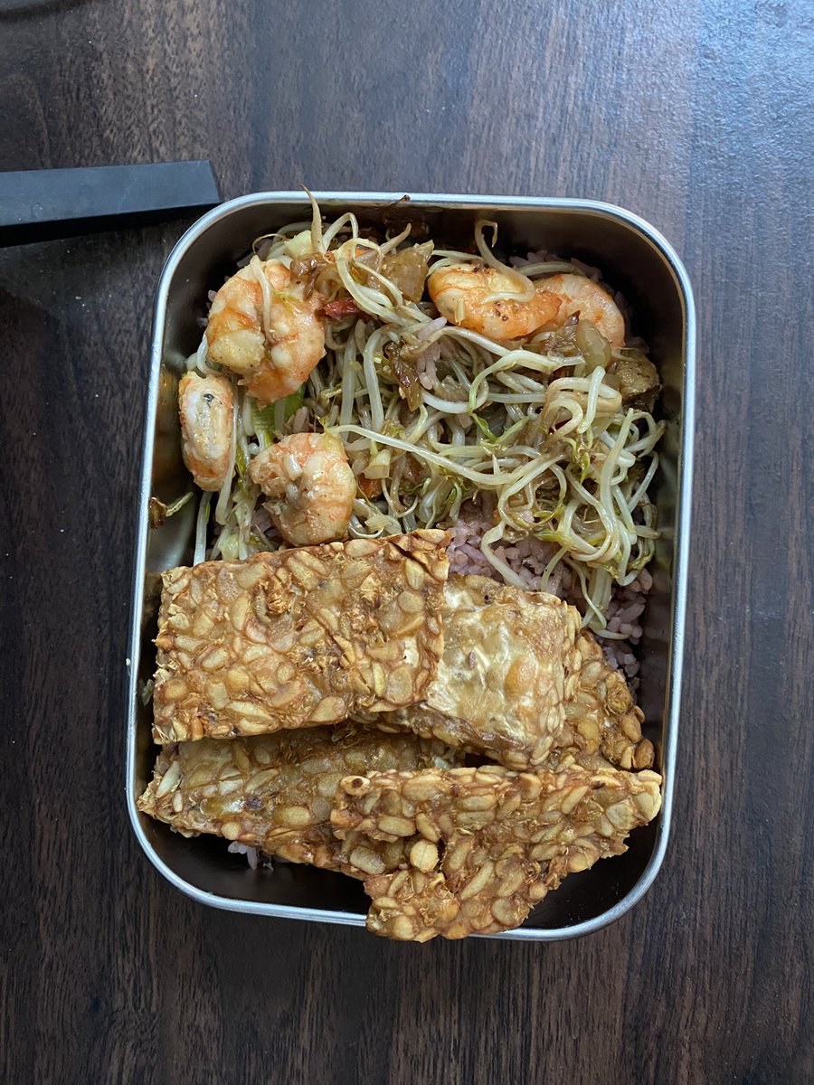 pktrii's tweet photo. Recap bekal minggu ini #timbekal cuma 2 hari selebihnya dapat makan tempat gawe krn banyak kerjaan , sekalian #masakhariini soto ayam ala2 😅 https://t.co/jLiICA0rQ9