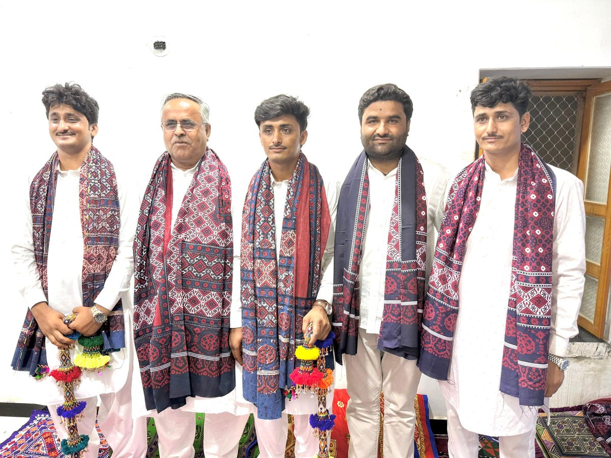 fatehkhaninc's tweet photo. बोरासर(बरियाड़ा) में अरब ख़ान के छोटे भाई के शादी समारोह में शामिल होकर मुबारकबाद दी। https://t.co/7eZTB3p4KD