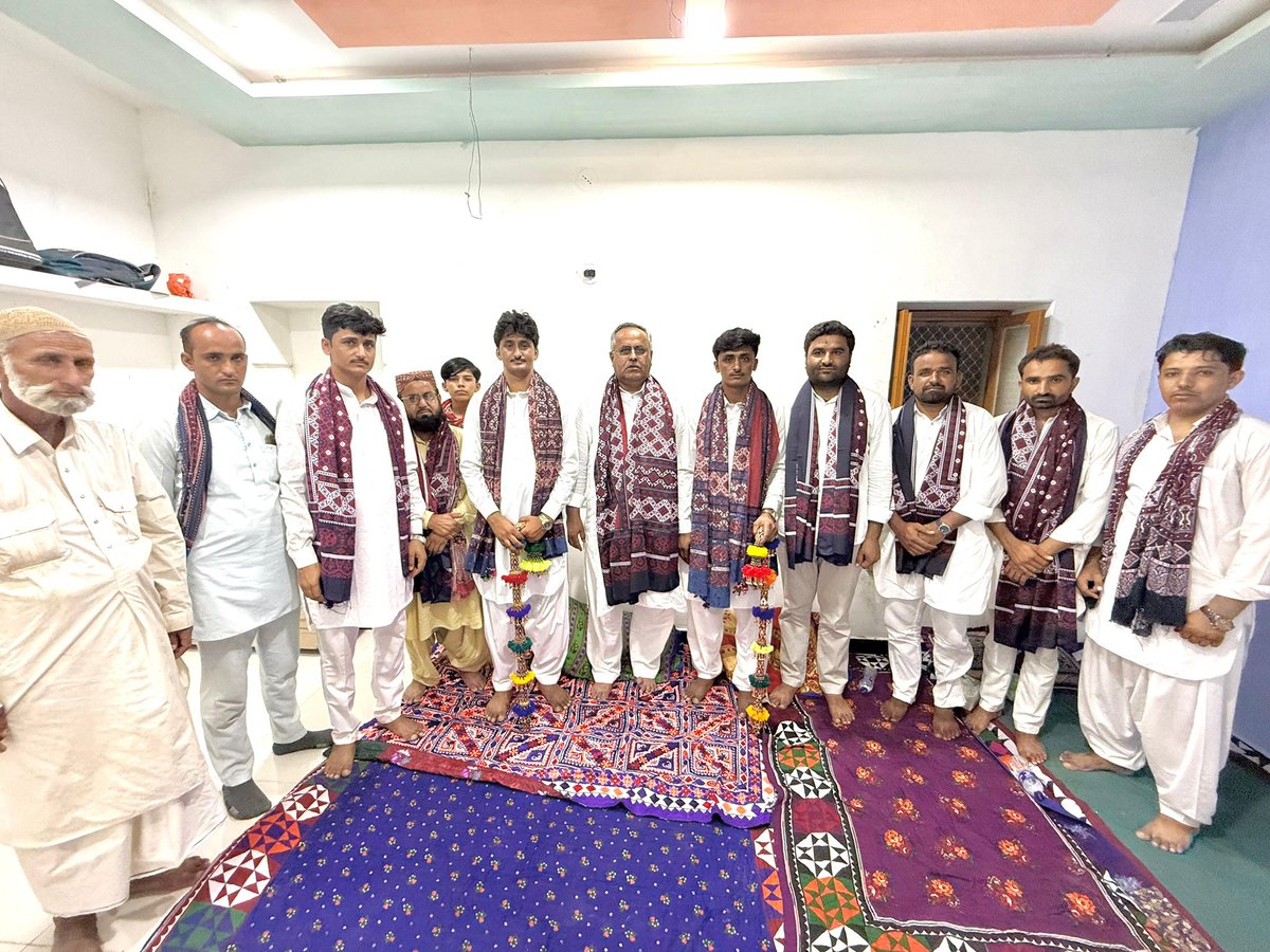 fatehkhaninc's tweet photo. बोरासर(बरियाड़ा) में अरब ख़ान के छोटे भाई के शादी समारोह में शामिल होकर मुबारकबाद दी। https://t.co/7eZTB3p4KD